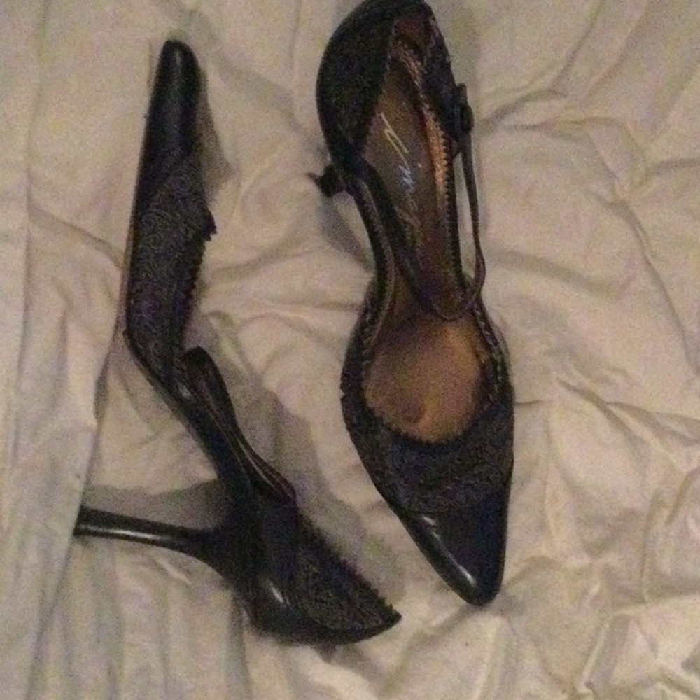 Imagine Vince Carmuto pointed toe ankle strap blk